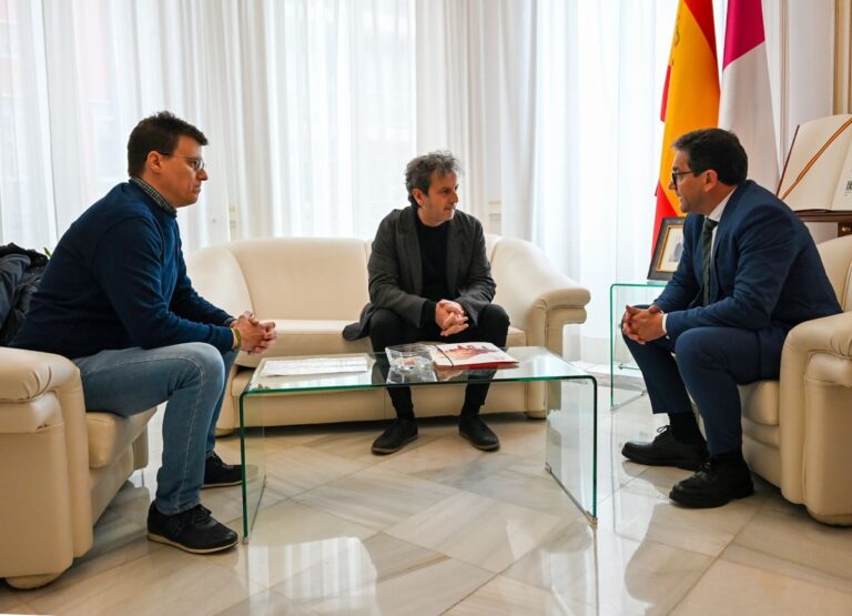Valverde ofrece la colaboración de la Diputación de Ciudad Real para abordar diferentes proyectos de la Orquesta Filarmónica de la Mancha “OFMAN”