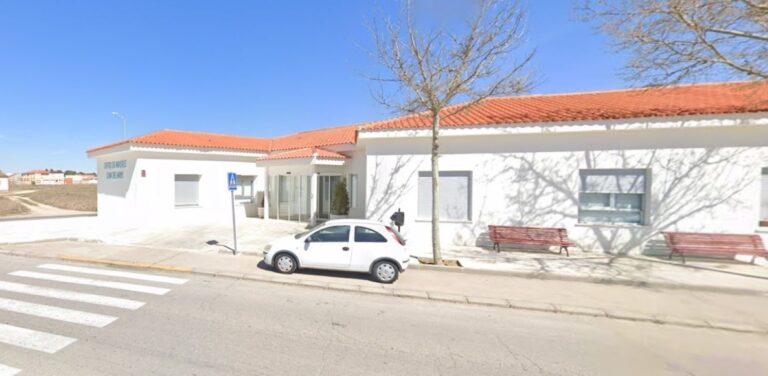 Cerca de 60 usuarios son desalojados de una residencia de Pedro Muñoz tras un incendio en la lavandería