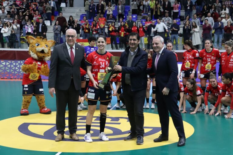 El Manzanares Arena vibró en un “acontecimiento excepcional” con el balonmano “de más alto nivel” como protagonista