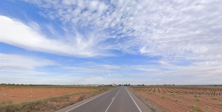 Fallece el conductor de un coche tras chocar con un camión en El Provencio