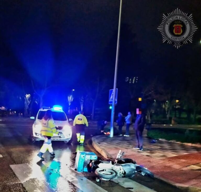 Herido un repartidor en Cuenca tras el choque de su moto con un coche