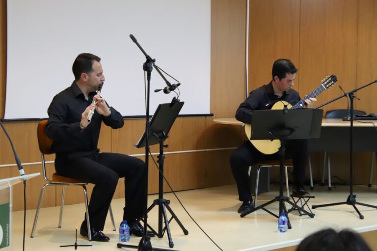 El Dúo Arpegionne ofreció en Manzanares una selección de pasodobles “como nunca antes los habías escuchado”
