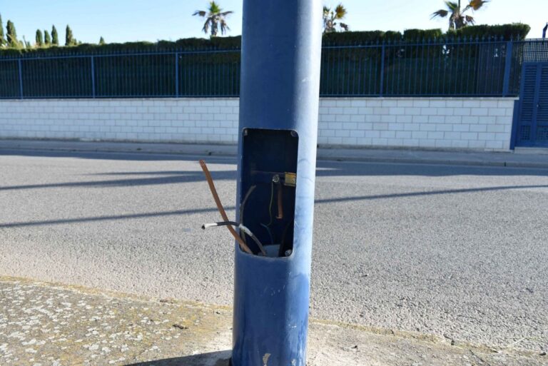 Roban en Daimiel más de un kilómetro de cableado eléctrico: «Han ido farola por farola»