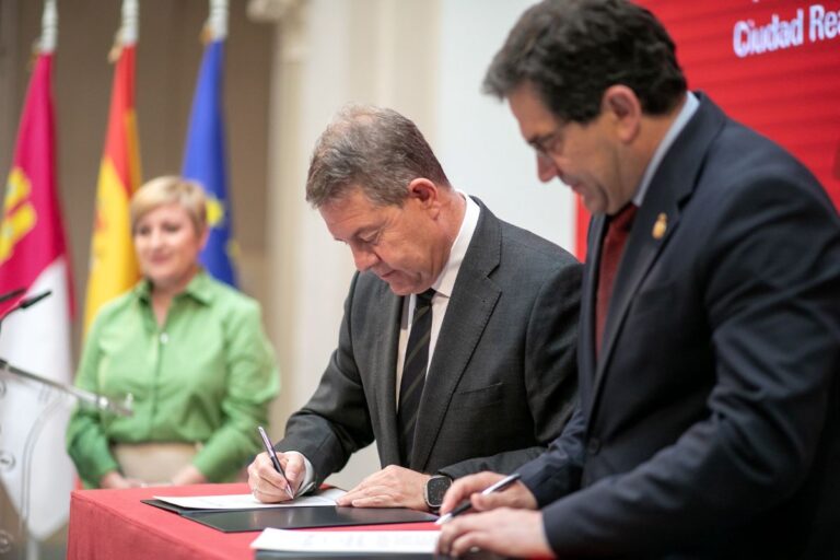 Page pide el «cierre de filas» ante la UE para frenar el «intento de complicarnos la vida con el etiquetado» del vino