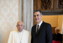 Page resta importancia a la ausencia de Sánchez en el funeral del Papa Francisco: «No creo que haya causa política»