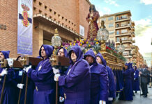 Miles de túnicas llenan las calles de Castilla-La Mancha en un Jueves Santo sin lluvia