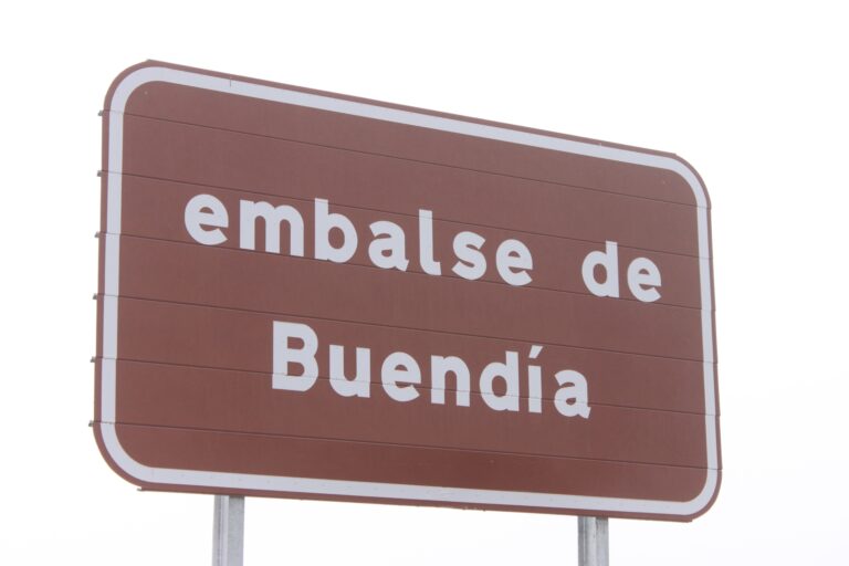 Rescatadas dos personas tras volcar su embarcación en el embalse de Buendía