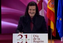 Luis Cobos y Alejandro Arellano reciben con gratitud la Medalla de Oro de la tierra que les ha dado «todo»