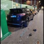 Un conductor huye tras chocar contra un coche aparcado en la calle Lusones de Cuenca