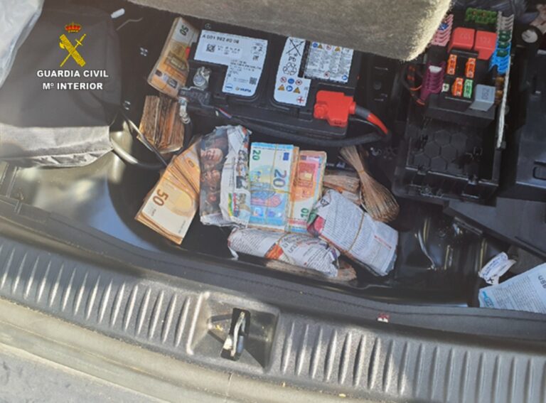 Conducía a la altura de Villarta de San Juan con 133.000 euros en el maletero