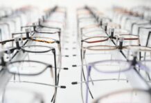 Pedro Sánchez anuncia una ayuda de 100 euros en la compra de lentillas y gafas para menores de 16 años