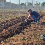 El alcalde de Manzanares entrega las llaves de los 40 huertos urbanos