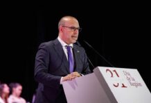 Bellido ensalza la región como un «oasis de respeto» en un país que depende de «quienes no creen en él»