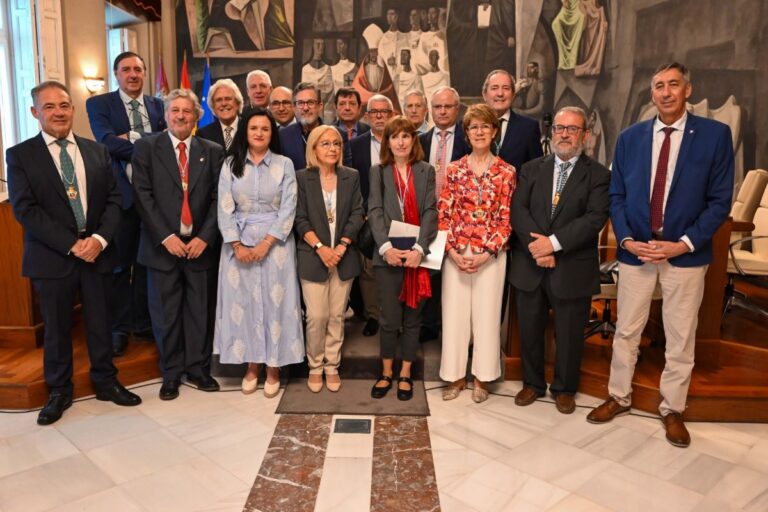 Zarco destaca de Pilar Molina, nueva consejera del Instituto de Estudios Manchegos, su esfuerzo por divulgar la historia de la provincia