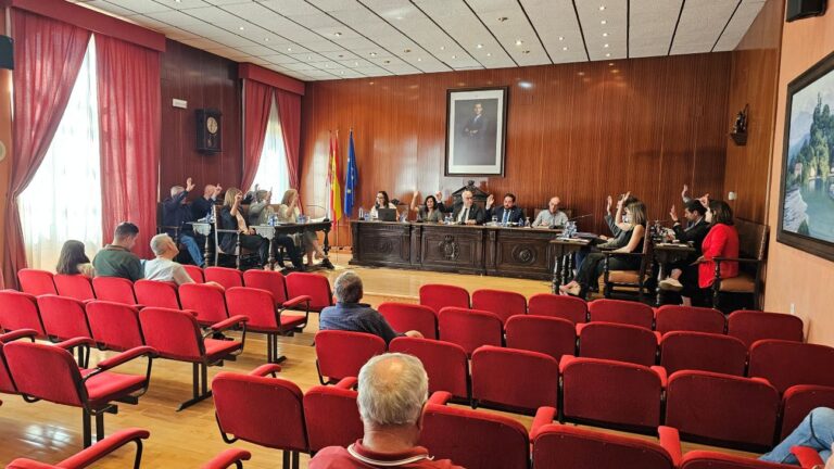 El Ayuntamiento de Manzanares defiende su modelo de gestión: menos impuestos, más empleo y mejores servicios