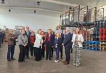 La reina Sofía visita el banco de alimentos de Guadalajara y resalta su trabajo