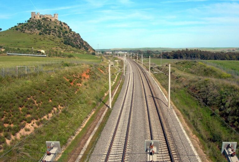 Denuncian la falta de personal en los puntos de venta de la estación de tren de Ciudad Real