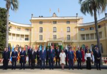 El Rey llega a la Conferencia de Presidentes y se hace una foto de familia con las autoridades