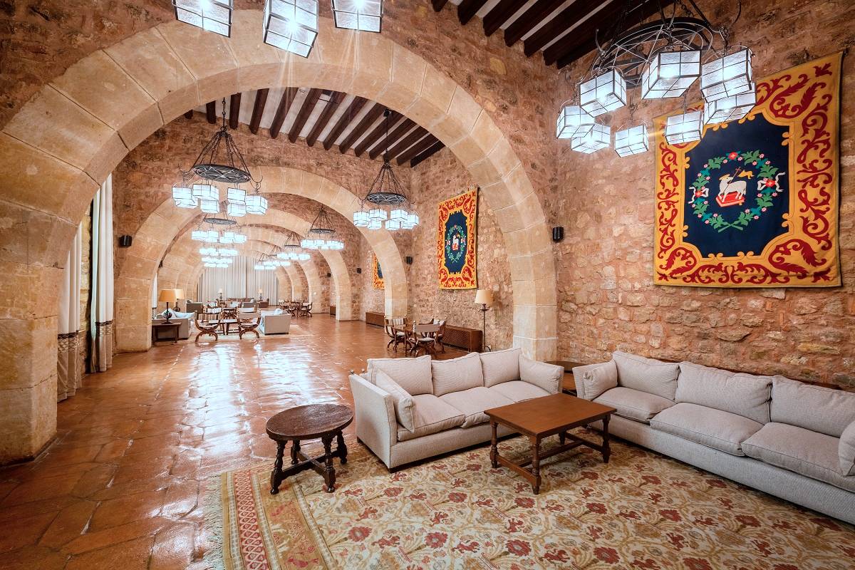 El castillo de Sigüenza: una fortaleza medieval y el eco de una Borbón entre sus muros