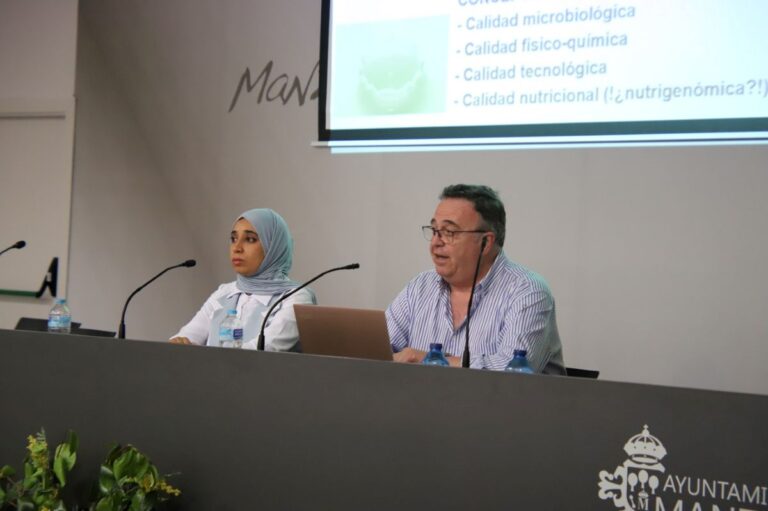 La calidad de la leche de pequeños rumiantes, eje central de la conferencia organizada por Agrama