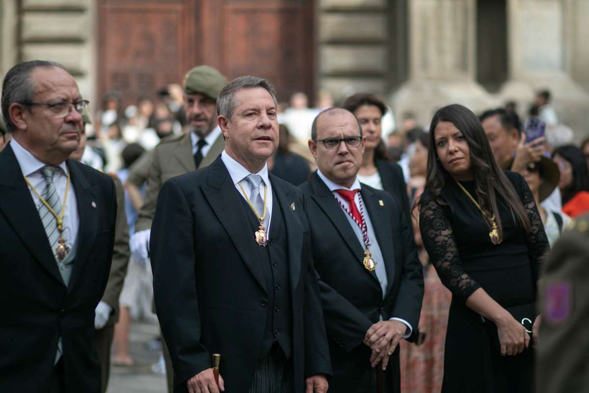Ni el sol pudo con la fe: Toledo se vuelca con la Custodia de Arfe