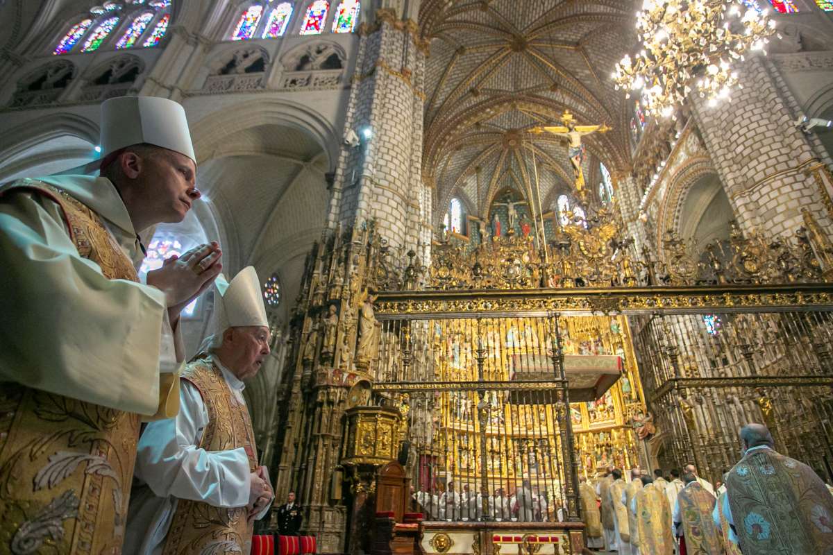 Ni el sol pudo con la fe: Toledo se vuelca con la Custodia de Arfe