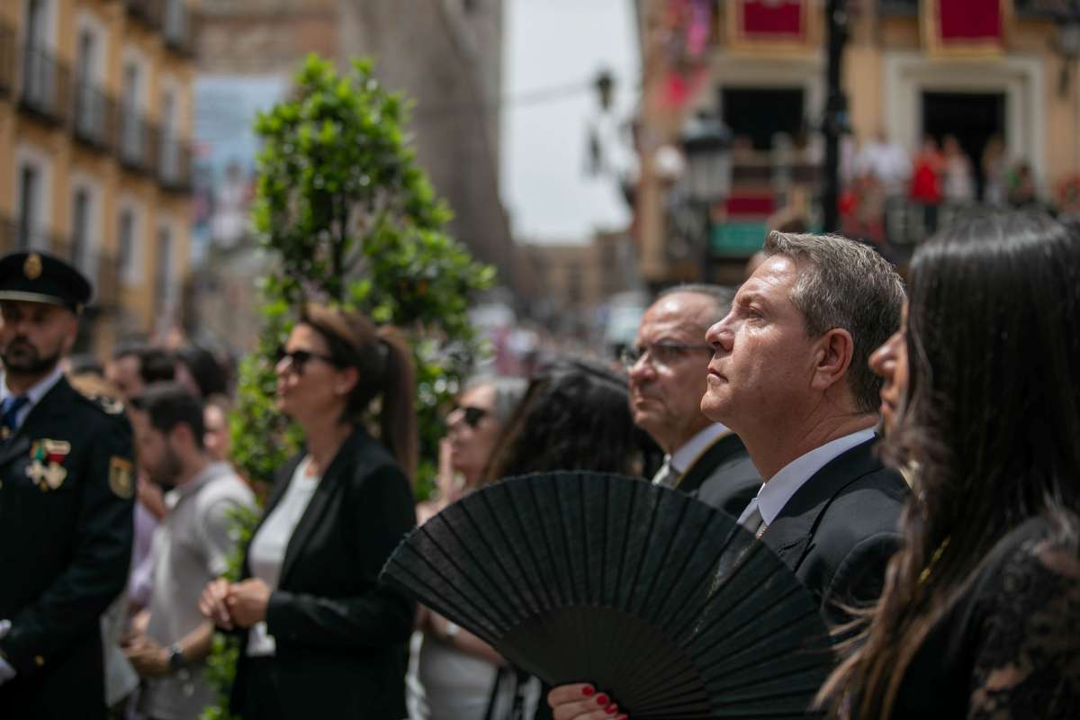 Ni el sol pudo con la fe: Toledo se vuelca con la Custodia de Arfe
