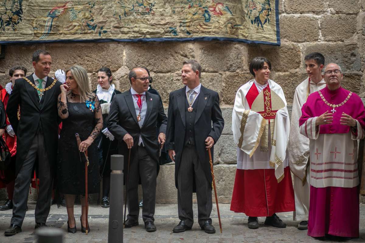 Ni el sol pudo con la fe: Toledo se vuelca con la Custodia de Arfe