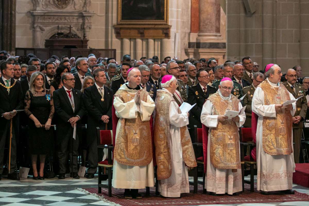 Ni el sol pudo con la fe: Toledo se vuelca con la Custodia de Arfe