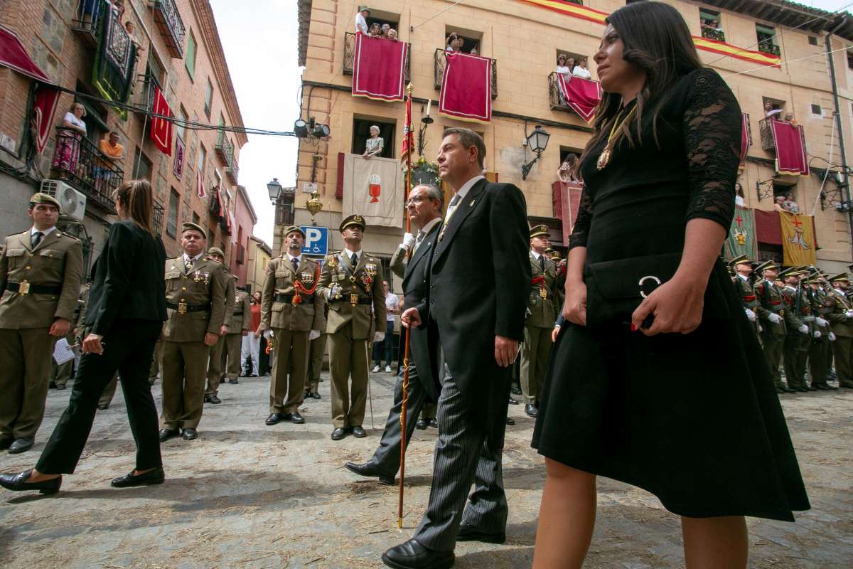 Ni el sol pudo con la fe: Toledo se vuelca con la Custodia de Arfe