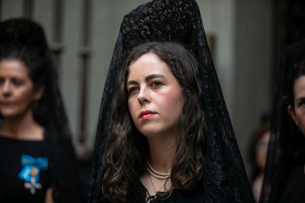 Ni el sol pudo con la fe: Toledo se vuelca con la Custodia de Arfe