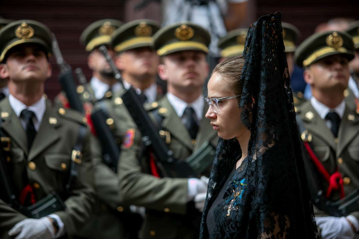 Ni el sol pudo con la fe: Toledo se vuelca con la Custodia de Arfe
