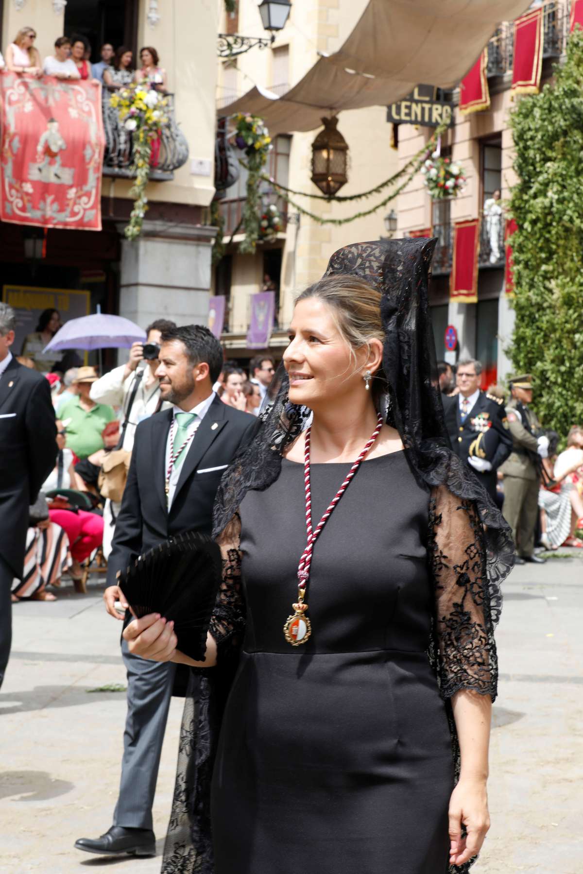 Ni el sol pudo con la fe: Toledo se vuelca con la Custodia de Arfe