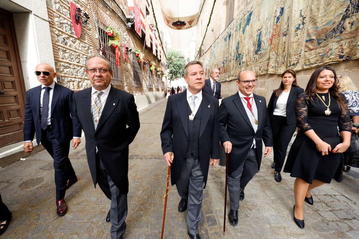 Ni el sol pudo con la fe: Toledo se vuelca con la Custodia de Arfe