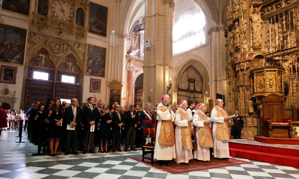 Ni el sol pudo con la fe: Toledo se vuelca con la Custodia de Arfe
