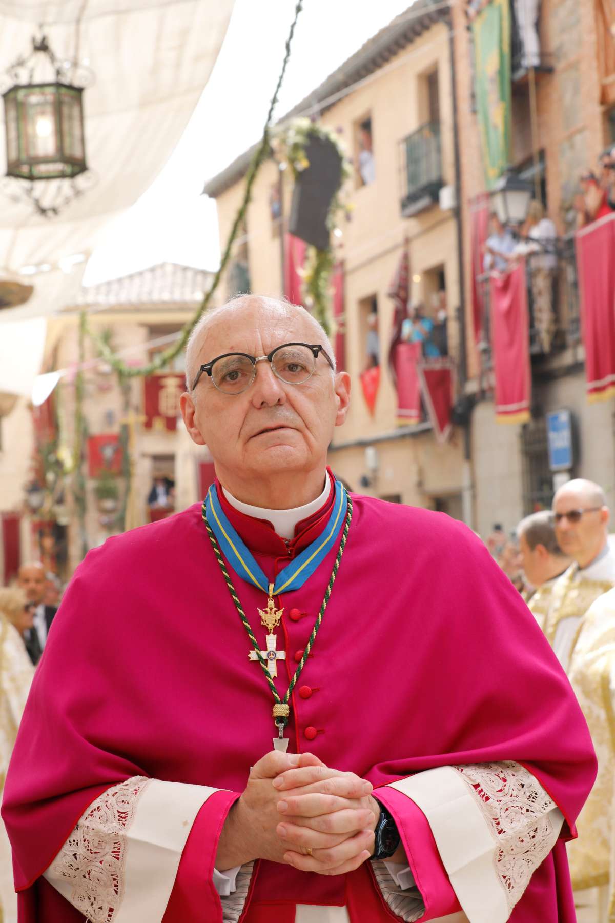 Ni el sol pudo con la fe: Toledo se vuelca con la Custodia de Arfe