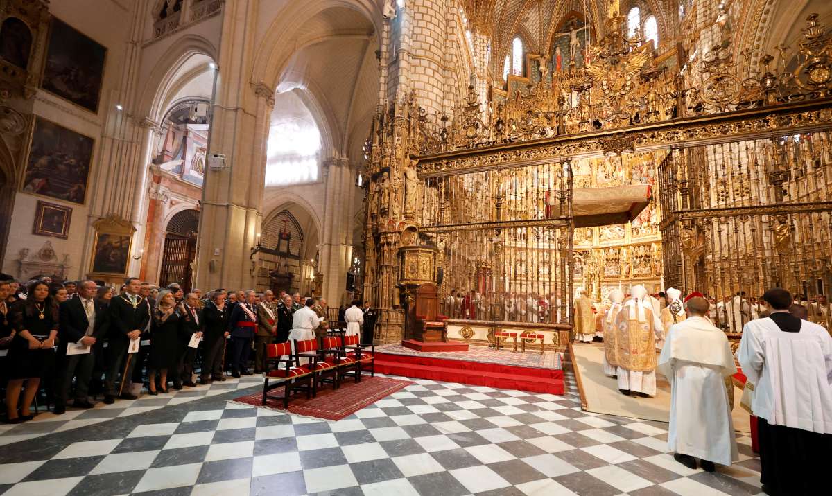 Ni el sol pudo con la fe: Toledo se vuelca con la Custodia de Arfe