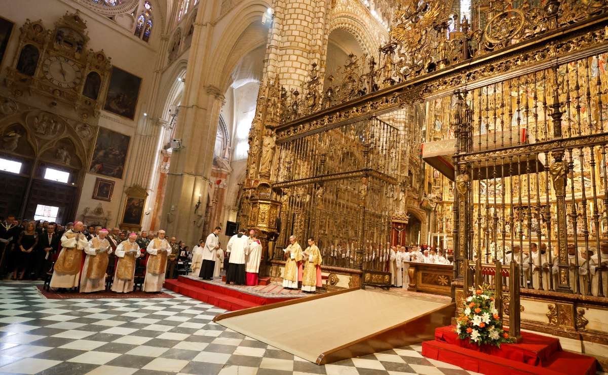 Ni el sol pudo con la fe: Toledo se vuelca con la Custodia de Arfe