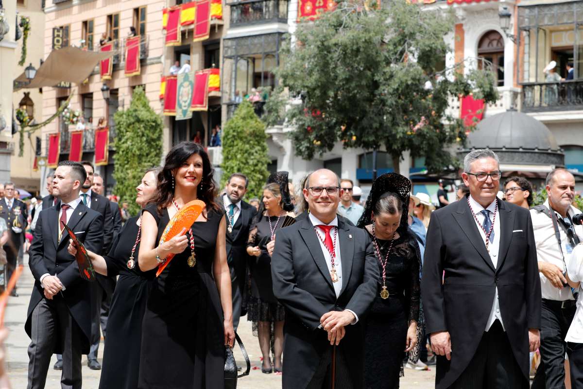 Ni el sol pudo con la fe: Toledo se vuelca con la Custodia de Arfe