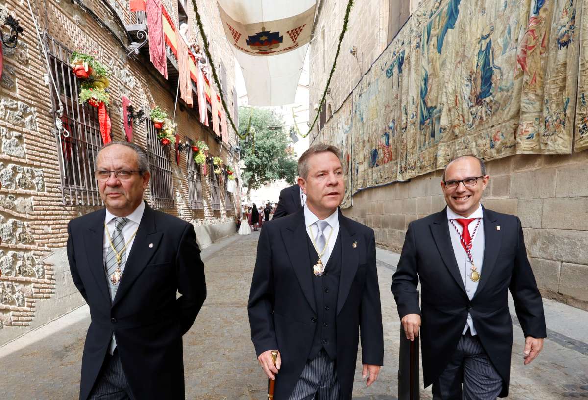 Ni el sol pudo con la fe: Toledo se vuelca con la Custodia de Arfe