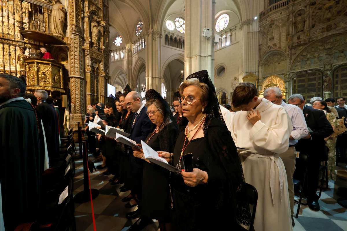 Ni el sol pudo con la fe: Toledo se vuelca con la Custodia de Arfe
