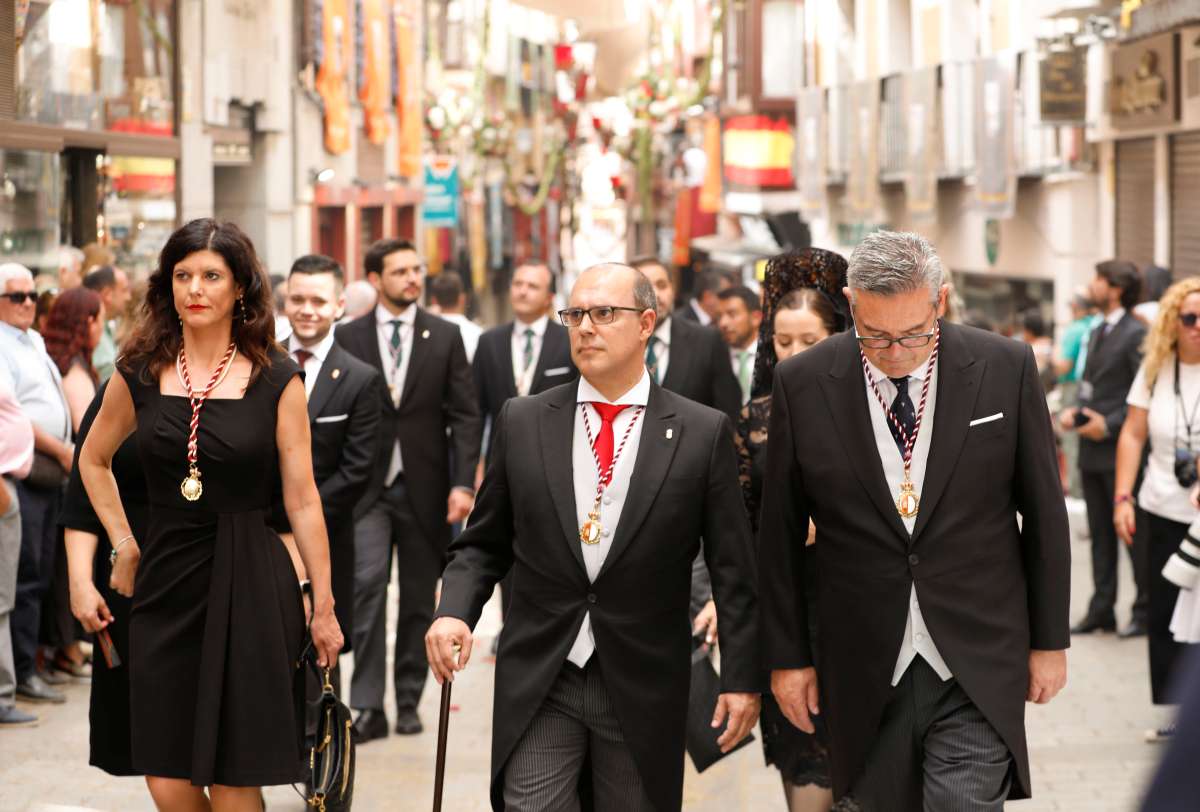 Ni el sol pudo con la fe: Toledo se vuelca con la Custodia de Arfe