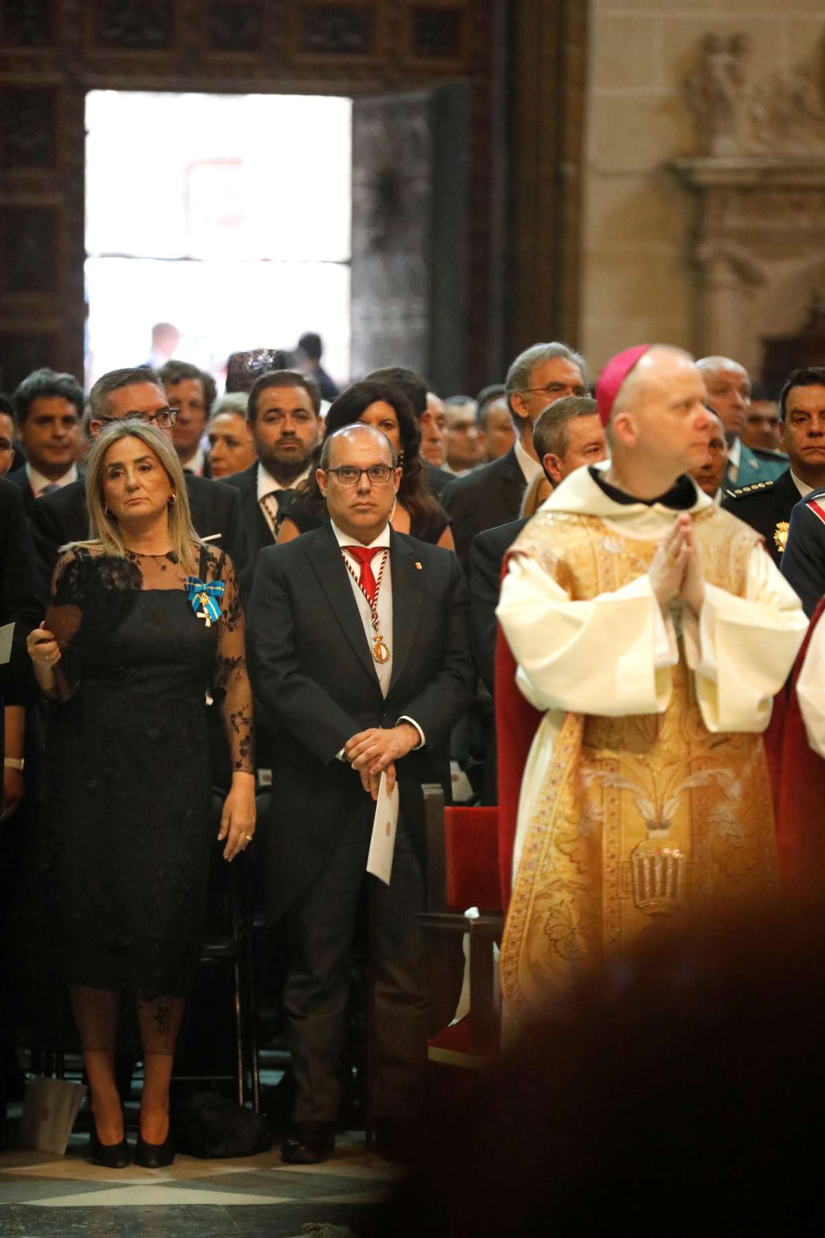 Ni el sol pudo con la fe: Toledo se vuelca con la Custodia de Arfe