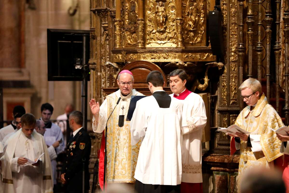 Ni el sol pudo con la fe: Toledo se vuelca con la Custodia de Arfe