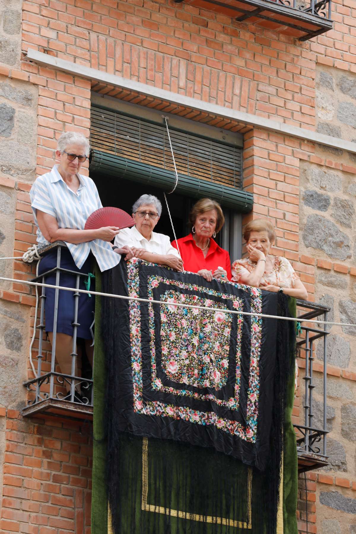 Ni el sol pudo con la fe: Toledo se vuelca con la Custodia de Arfe
