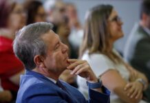 Page apoya la posición de España de no sacrificar el futuro para nutrir la industria armamentística de EEUU