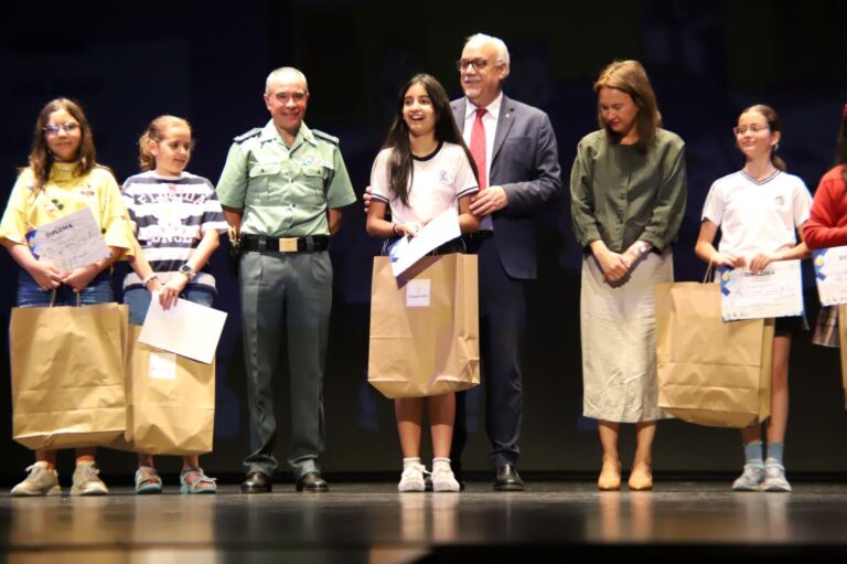 Marie Elisabeth Silva y Lucía López de la Manzanara ganan el concurso de dibujo de las XI Jornadas de Educación Vial de Manzanares
