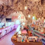 Cenar y tomar una copa dentro de una cueva en Cuenca: una experiencia única junto al río Huécar