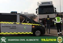 Investigado tras caerse 2.800 kilos de paja de su vehículo en Tobarra y causar un accidente