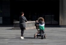 Más de 10.000 madres y padres de C-LM recibieron la prestación de nacimiento y cuidado de menor en el primer semestre